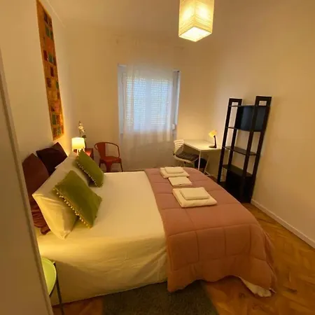Good Time Airport In Guest house Lisbon