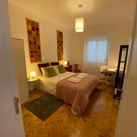 Good Time Airport In Guest house Lisbon