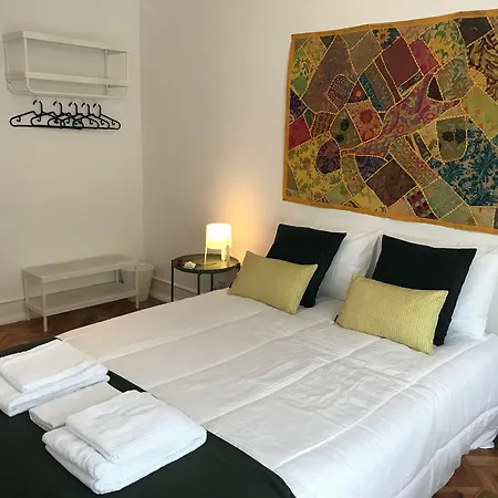 Good Time Airport In Guest house Lisbon